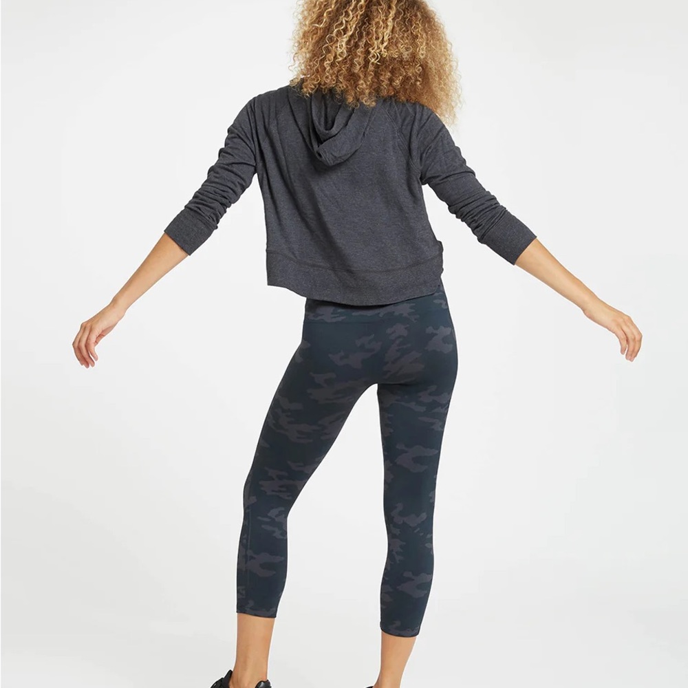 Spanx Look at Me Now Seamless Cropped Camo Leggings Size M